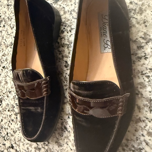 Diane B. Milano.   Great condition. Only worn once
       Women's Black Loafers - Picture 3 of 5